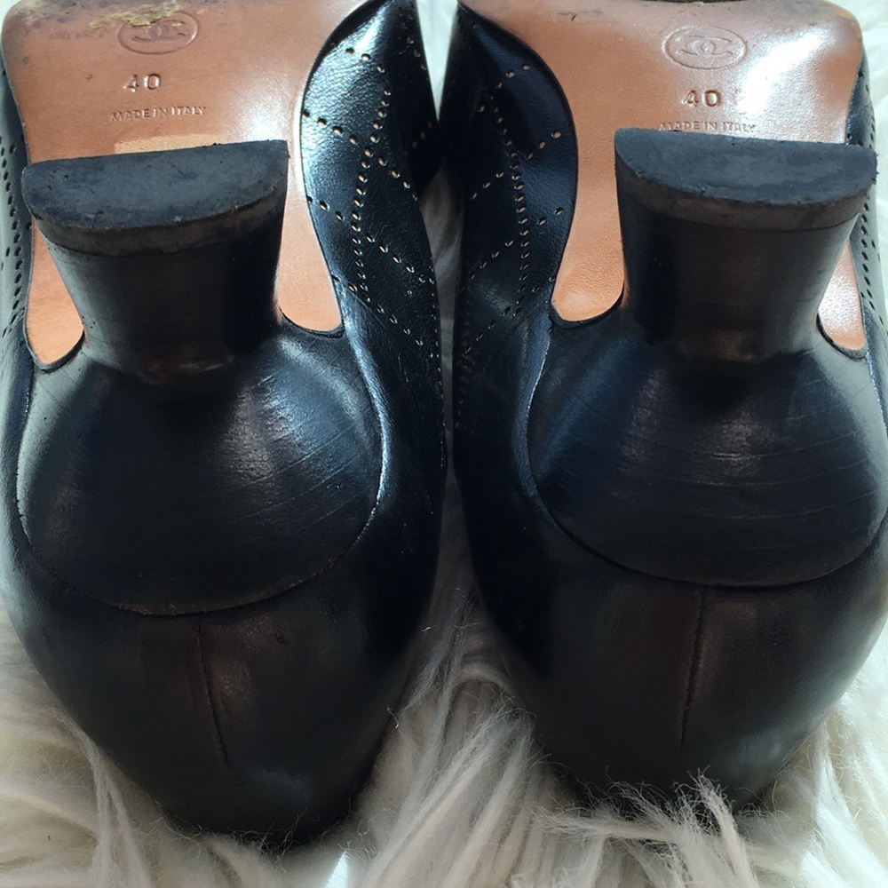 Authentic Chanel CC Logo Black Leather Heels - Picture 11 of 16